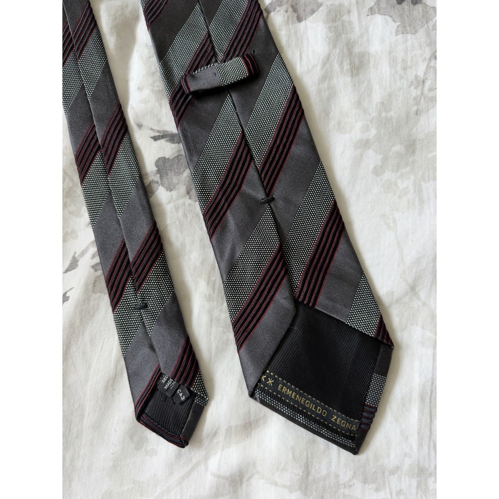 Ermenegildo Zegna Red Grey Textured Stripes Woven 100% Silk Tie Made In Italy